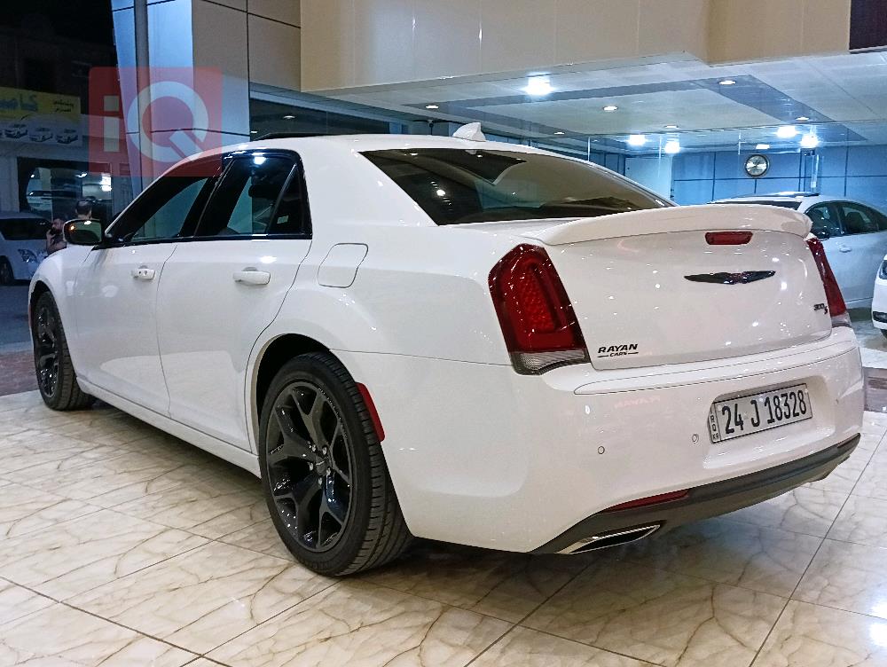 کرایسلەر 300